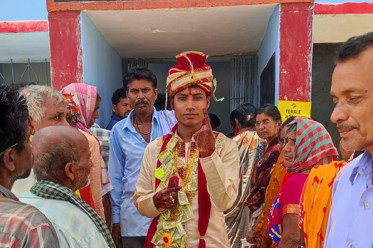 सरायपाली : पहले मतदान फिर बारात के लिए रवाना हुआ युवक, क्षेत... - CG Sandesh