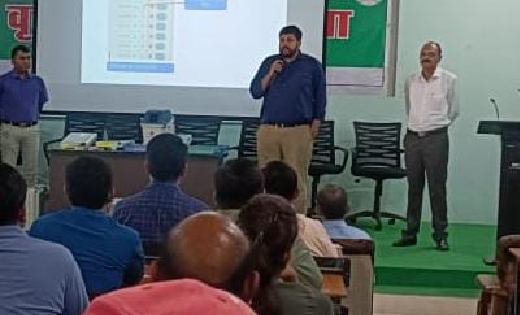 महासमुंद : ईवीएम की सीलिंग के लिए गठित दलों को दिया गया प्रश... - CG Sandesh