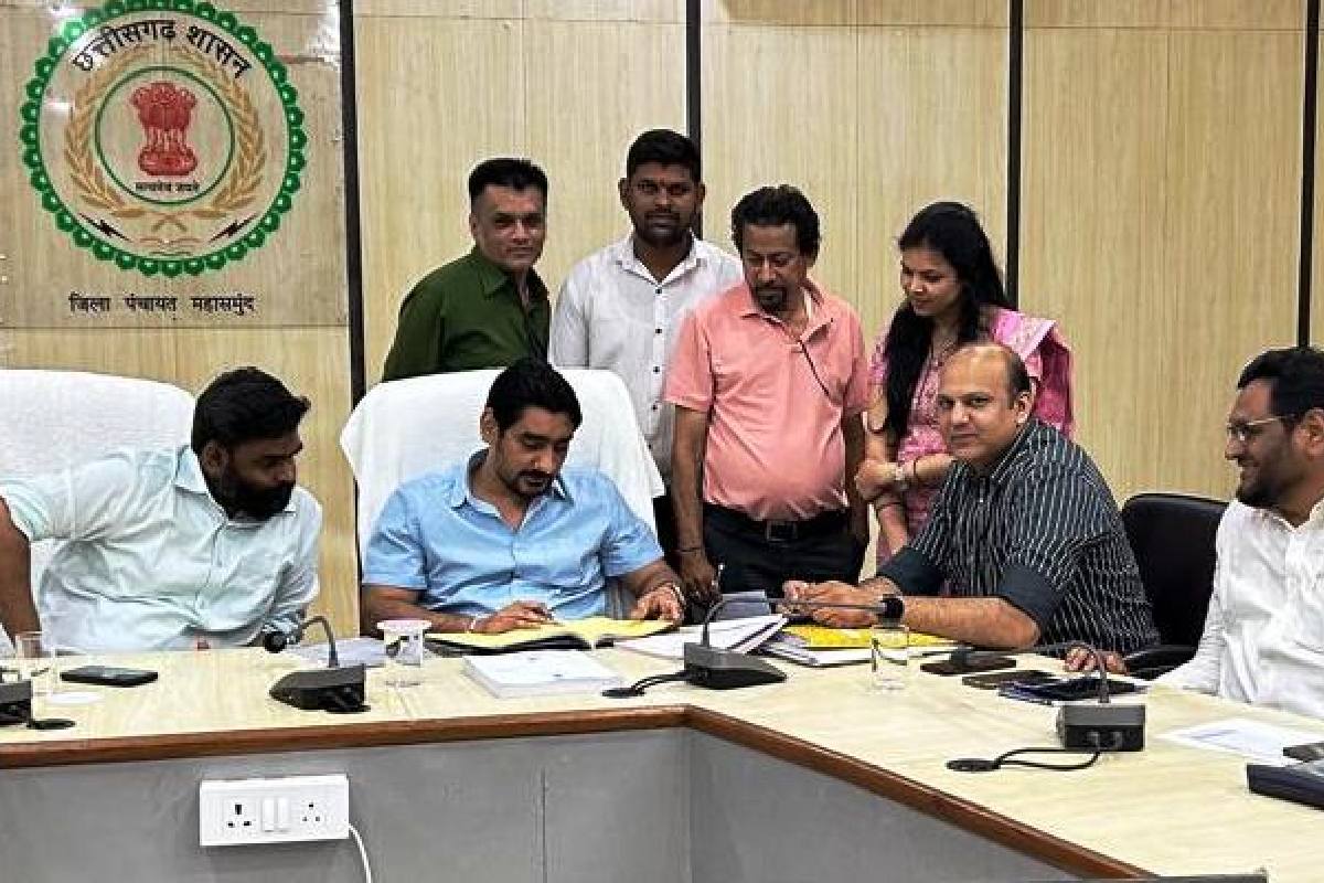 महासमुंद : दो अभ्यर्थियों द्वारा निर्धारित तिथि में व्यय लेख... - CG Sandesh