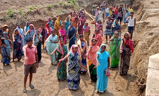 महासमुंद : मतदाताओं को जागरूक करने के लिए दिलाई जा रही शपथ - CG Sandesh