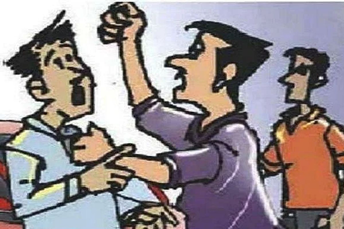 बागबाहरा : युवक के साथ हाथ मुक्का और बियर की बॉटल से मारपीट - CG Sandesh