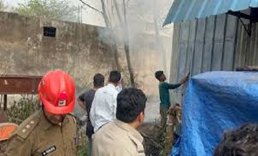 राजधानी के अगरबत्ती फैक्ट्री में लगी भीषण आग, शार्ट सर्किट से लगी आग में लाखों का सामान जलकर खाक