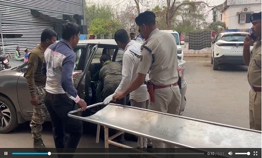 जवान के खुद के AK-47 से चली गोली, सीने में जा लगी...गंभीर हा... - CG Sandesh