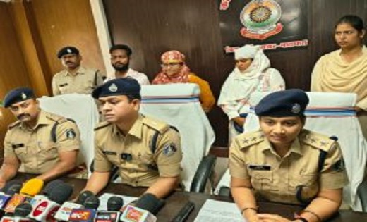 हुस्न का जाल बिछाकर लोगों को फंसाते थे जालसाज, हनीट्रैप गैंग... - CG Sandesh