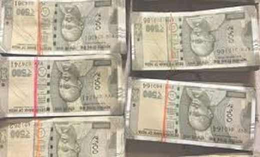 चेकिंग के दौरान बिना नंबर की एक्टिवा में मिले 13 लाख रुपय