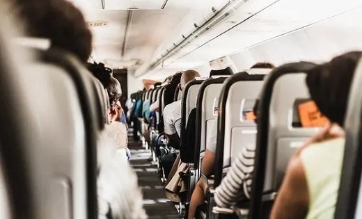 DGCA का निर्देश : 12 साल से छोटे बच्चों को माता-पिता के साथ ... - CG Sandesh