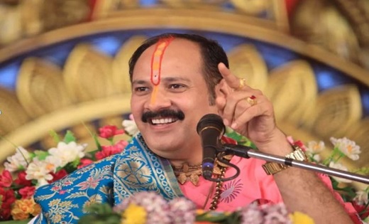  कथावाचक प्रदीप मिश्रा घायल, गुलाल के बजाय सर पर फेंक दिया न... - CG Sandesh