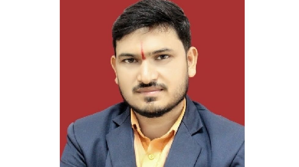 बसना : डॉ योगेश बढ़ाई ने लोगों से वृक्षारोपण करने की अपील की - CG Sandesh