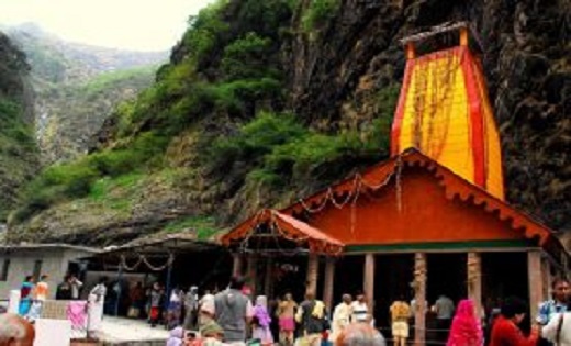 चारधाम यात्रा के पहले दिन यमुनोत्री धाम में दर्शन कर लौट रहे... - CG Sandesh