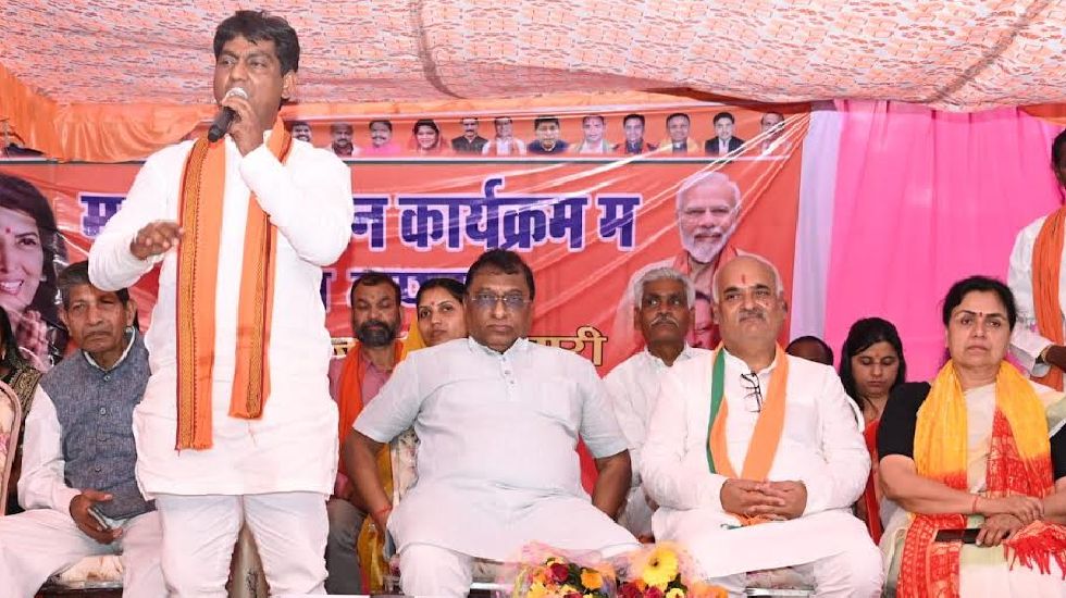 रामपुर विधानसभा क्षेत्र में सक्रिय हैं महासमुन्द विधायक योगे... - CG Sandesh