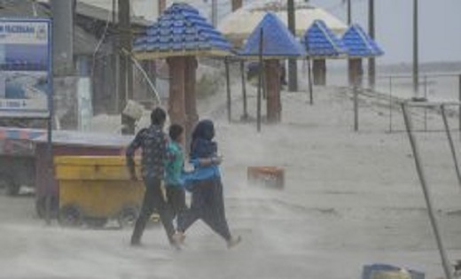 बंगाल में चक्रवात ‘रेमल’ का कहर, अब तक 6 लोगों की मौत…तेज हव... - CG Sandesh