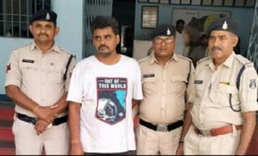 किसानों के खातों से एक करोड़ से अधिक का गबन करने वाले HDFC बै... - CG Sandesh
