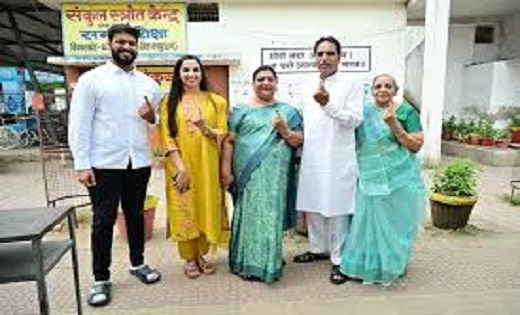 लोकसभा चुनाव : उद्योग मंत्री लखनलाल और राजेश मूणत ने किया मतदान