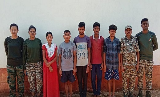 Crime : इनामी सहित 5 माओवादी गिरफ्तार...नक्सलियों में महिला ... - CG Sandesh