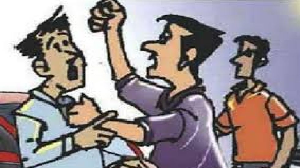 बसना : आंगनबाडी के पास ट्रेक्टर खड़ा कर मुरूम ढुलाई करने वाले... - CG Sandesh