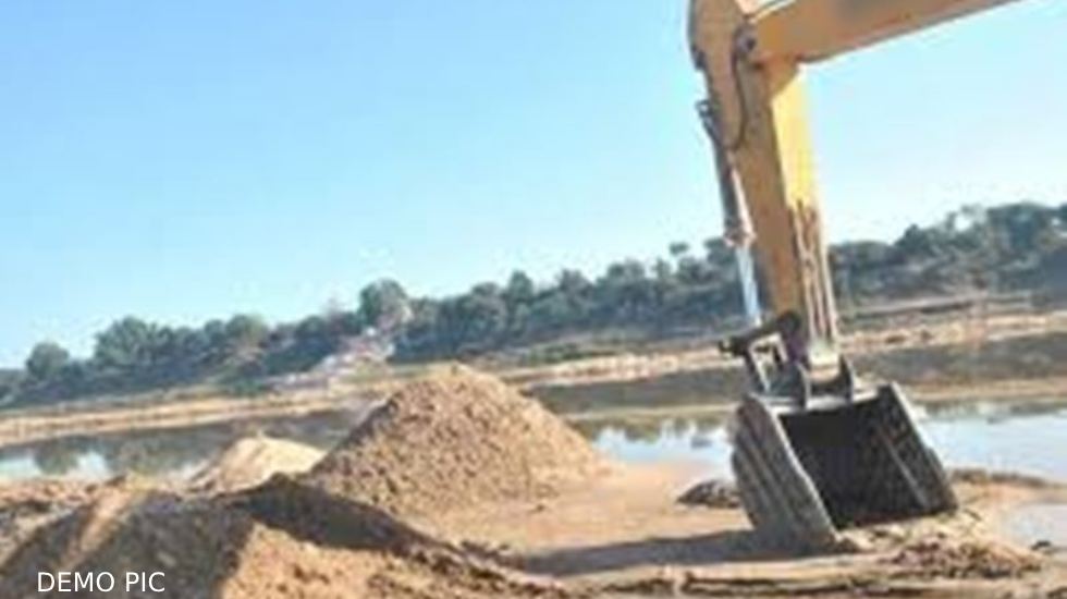 तुमगाँव : रेत के अवैध उत्खननकर्ता एवं परिवहनकर्ताओं के विरूद... - CG Sandesh