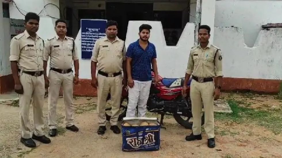 जशपुर : 8 किलो गांजा की तस्करी करते आरोपी गिरफ्तार.  - CG Sandesh