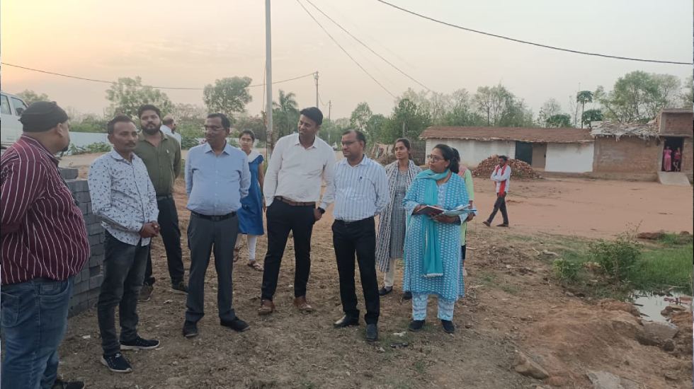 महासमुंद : पीएम आवास योजना के तहत अपूर्ण आवासों को जल्द पूर्... - CG Sandesh