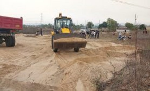 खनिज विभाग ने रेत के अवैध भंडारण पर की बड़ी कार्रवाई,320 हाइव... - CG Sandesh