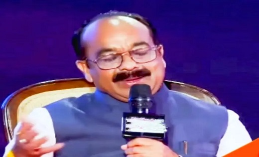 उप मुख्यमंत्री अरुण साव का दिखा सिंगर वाला अवतार : सार्वजानिक मंच पर गीत- 'मोर संग चलो रे' गाकर बांधा समां