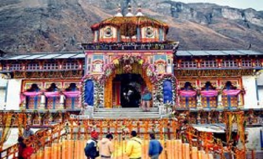 बदरीनाथ धाम में दर्शनों के लिए श्रद्धालुओं की लगी तीन किलोमी... - CG Sandesh