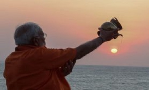 कन्याकुमारी में PM मोदी ने दिया सूर्य अर्घ्य, कुछ इस तरह आए ... - CG Sandesh
