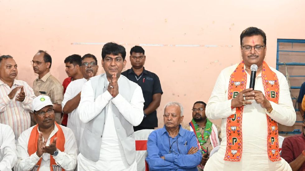 महासमुंद विधायक योगेश्वर राजू सिन्हा ने झारखंड में भाजपा प्र... - CG Sandesh