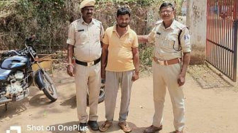 जशपुर : पशु तस्कर को पुलिस ने किया गिरफ्तार. - CG Sandesh