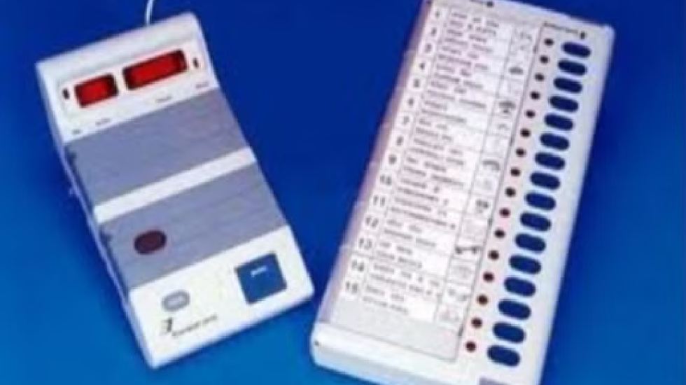महासमुंद : EVM मशीनों के सीलिंग कार्य किए जाने हेतु मतगणना प... - CG Sandesh