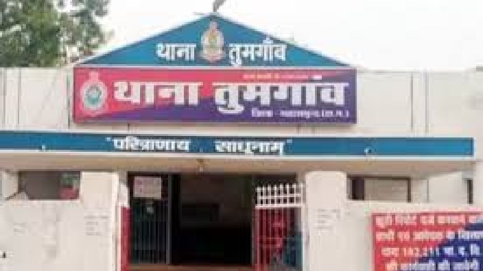 तुमगांव : ट्रक की ठोकर से 20 फीट तक रिलींग हुआ क्षतिग्रस्त. - CG Sandesh