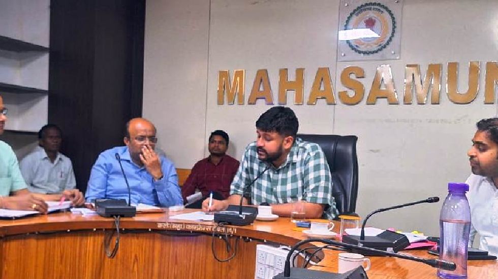 महासमुंद : कलेक्टर ने हॉस्टल और शालाओं के निरीक्षण करने के द... - CG Sandesh