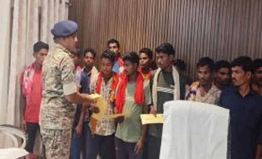 छत्तीसगढ़ में नक्सल उन्मूलन अभियान का असर,33 नक्सलियों ने किय... - CG Sandesh