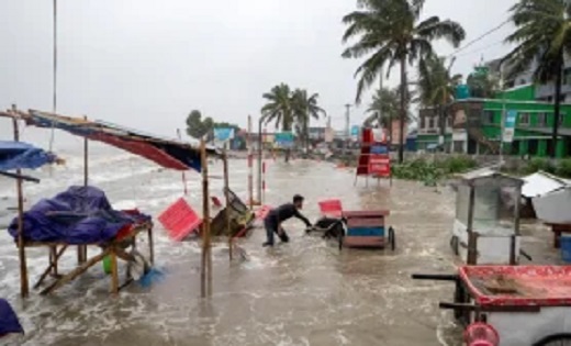तेलंगाना के कई इलाकों में चक्रवात रेमल का कहर, बारिश की चपेट... - CG Sandesh