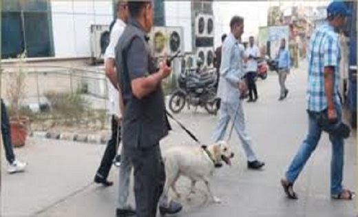 स्कूलों के बाद अब दो अस्पतालों को बम से उड़ाने की मिली धमकी - CG Sandesh