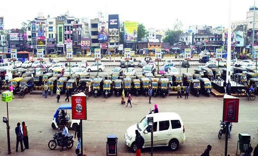 रायपुर रेलवे स्टेशन पर मनमानी: पार्किग, चालान वसूली के नाम पर होती है अवैध वसूली