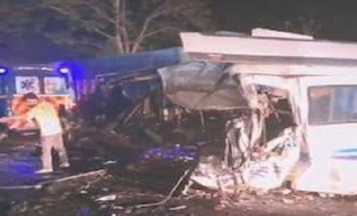 Accident : बस की ट्रक से भीषण टक्कर, सात श्रद्धालुओं की मौत.... - CG Sandesh