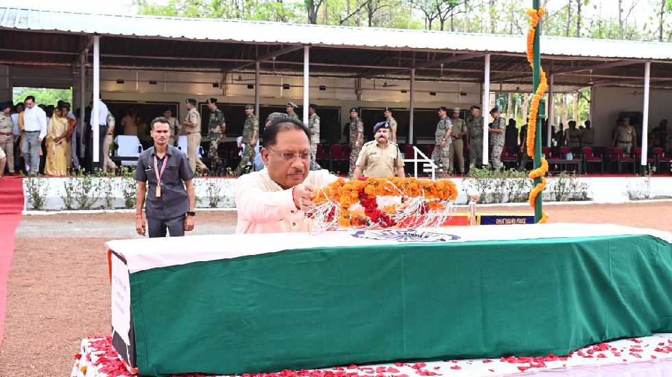 मुख्यमंत्री साय ने नक्सली मुठभेड़ में शहीद जवान को दी श्रद्ध... - CG Sandesh