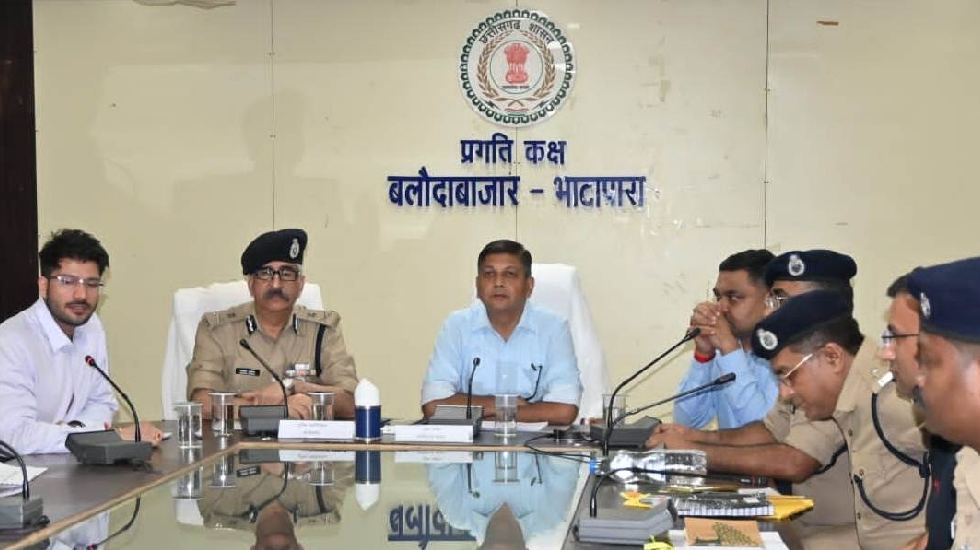 देर शाम अचानक बलौदाबाजार पहुंचे मुख्य सचिव व पुलिस महानिदेशक - CG Sandesh