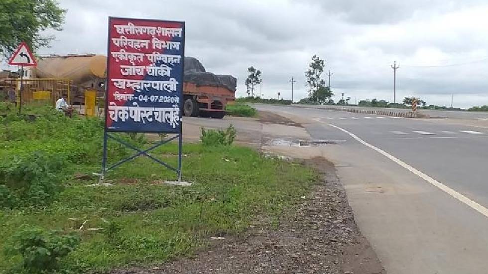 सिंघोड़ा : खम्हारपाली बेरियर में क्षतिग्रस्त हुआ ट्रक. - CG Sandesh