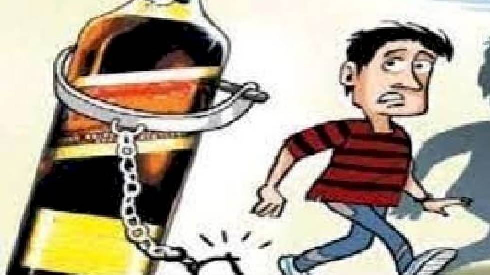 बसना : कपसाखुंटा में ओड़िशा राज्य निर्मित महुआ शराब जप्त. - CG Sandesh