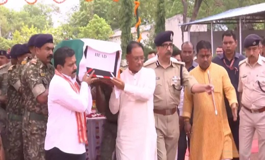 CG News : शहीद STF जवान को माना में दी गई श्रद्धांजलि, सीएम साय, विजय शर्मा ने दिया शहीद को कंधा
