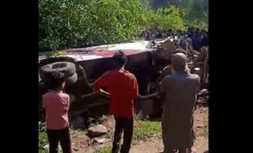 बारामूला में यात्रियों से भरी मिनी बस पलटी, 2 ने तोड़ा दम, 1... - CG Sandesh