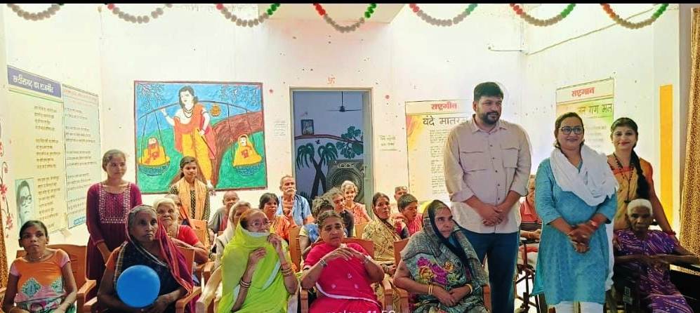 महासमुंद : कलेक्टर मलिक ने आशियाना वृद्धाश्रम एवं बहु दिव्या... - CG Sandesh