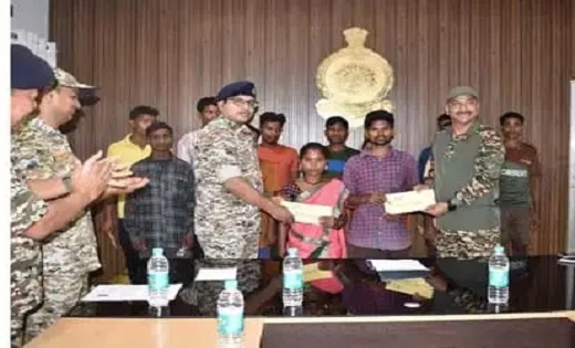 बीजापुर में सुरक्षाबलों को मिली बड़ी सफलता, 12 माओवादियों ने... - CG Sandesh