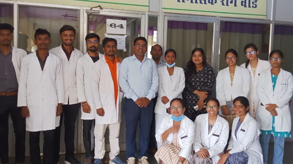 महासमुंद : एमबीबीएस थर्ड ईयर के छात्रों क़ो दिया गया मानसिक स... - CG Sandesh