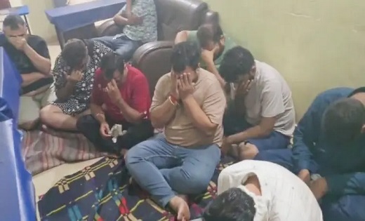 कल्पवृक्ष में जुआ खेलते 9 लोग गिरफ्तार, 6 लाख 85 हजार रुपए कैश जब्त