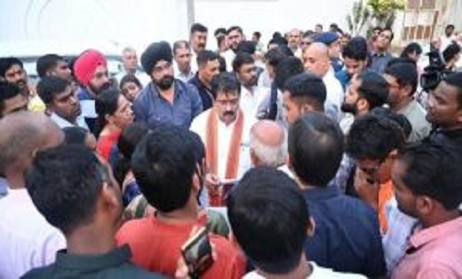 शहीद परिवार आज से बैठेंगे अनिश्चितकालीन हड़ताल पर, जानिए परिजनों की मांगें