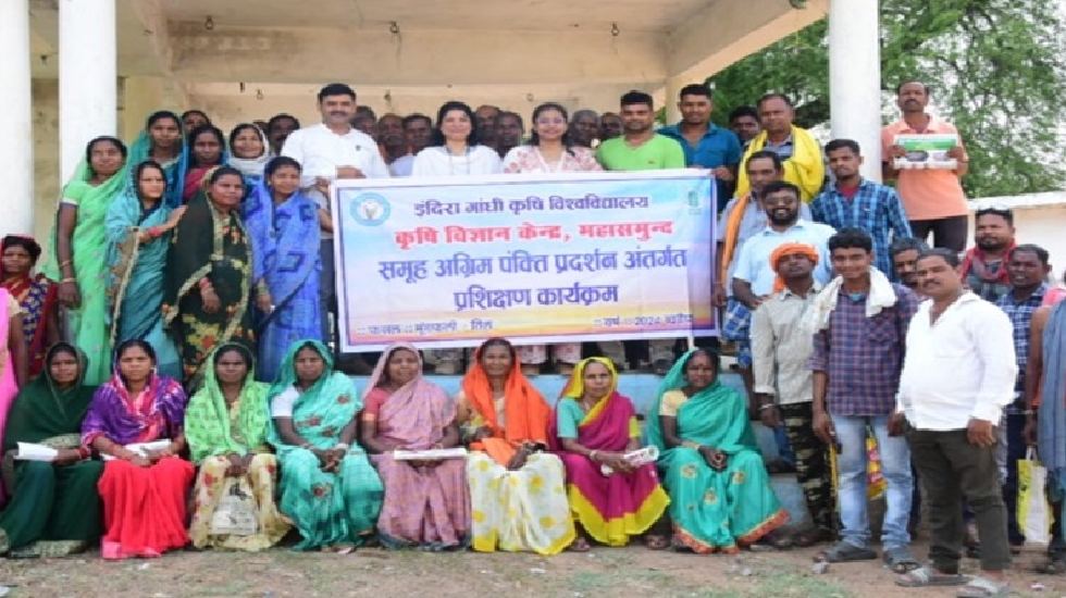 महासमुंद : तिलहन फसल की खेती को बढ़ावा देने किसानों को दिया ग... - CG Sandesh