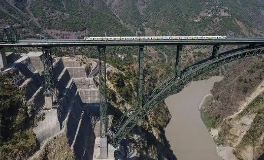 भारतीय रेलवे का कमाल, विश्व के सबसे ऊंचे चिनाब रेल ब्रिज पर ... - CG Sandesh