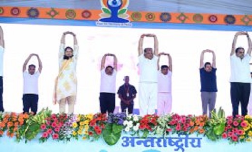अंतराष्ट्रीय योग दिवस : मुख्यमंत्री साय के साथ हजारों लोगों ने किया सामूहिक योगाभ्यास, सीएम ने कहा -स्वस्थ समाज के निर्माण के लिए योग जरूरी